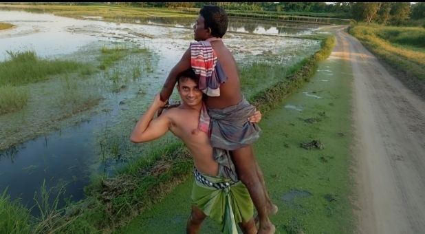 কৃষক সেজে ফসলি মাঠ থেকে সাজাপ্রাপ্ত পলাতক আসামিকে ধরল পুলিশ!