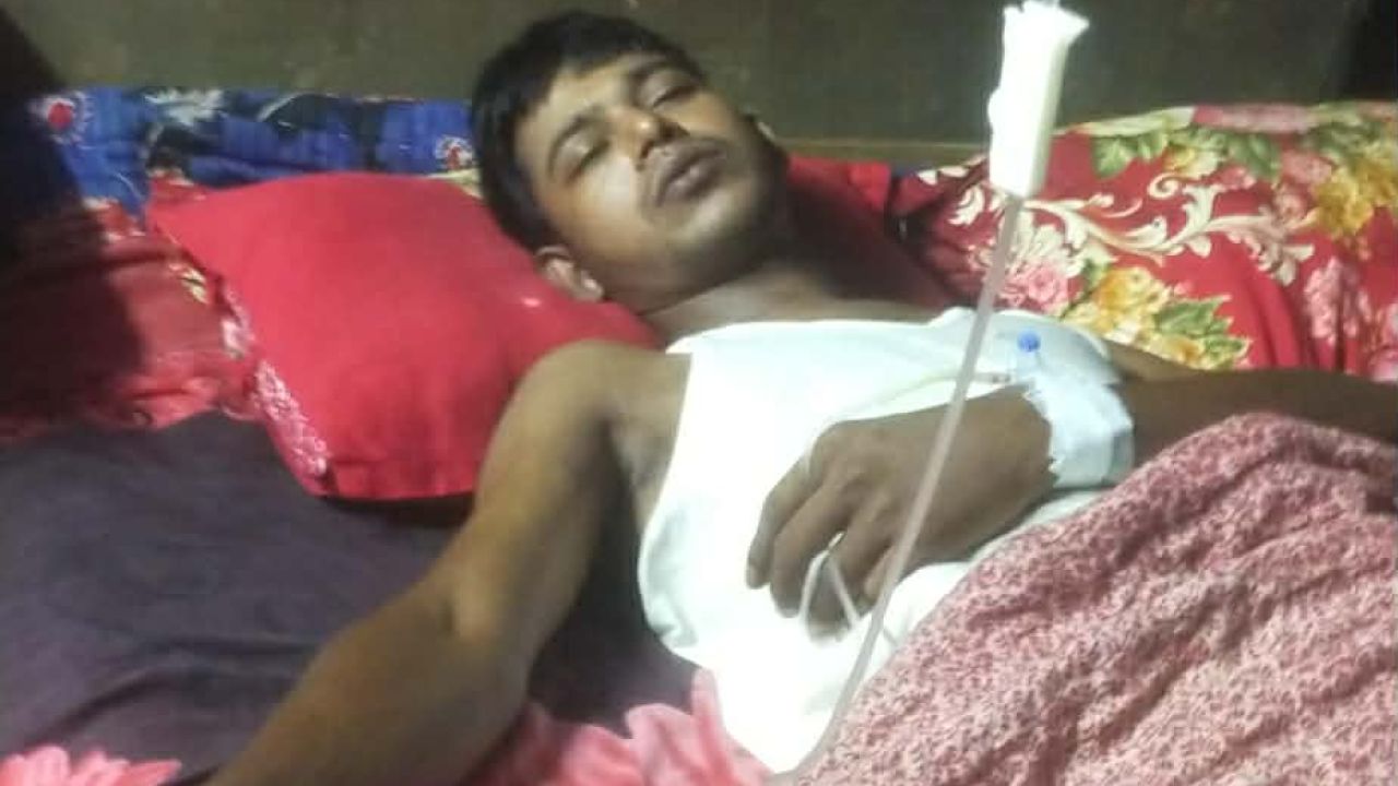 দলের পেছনে সর্বস্ব হারিয়ে নিঃস্ব কর্মী, টাকার অভাবে নিজ বাড়িতেই শয্যাগত হামিদুল।