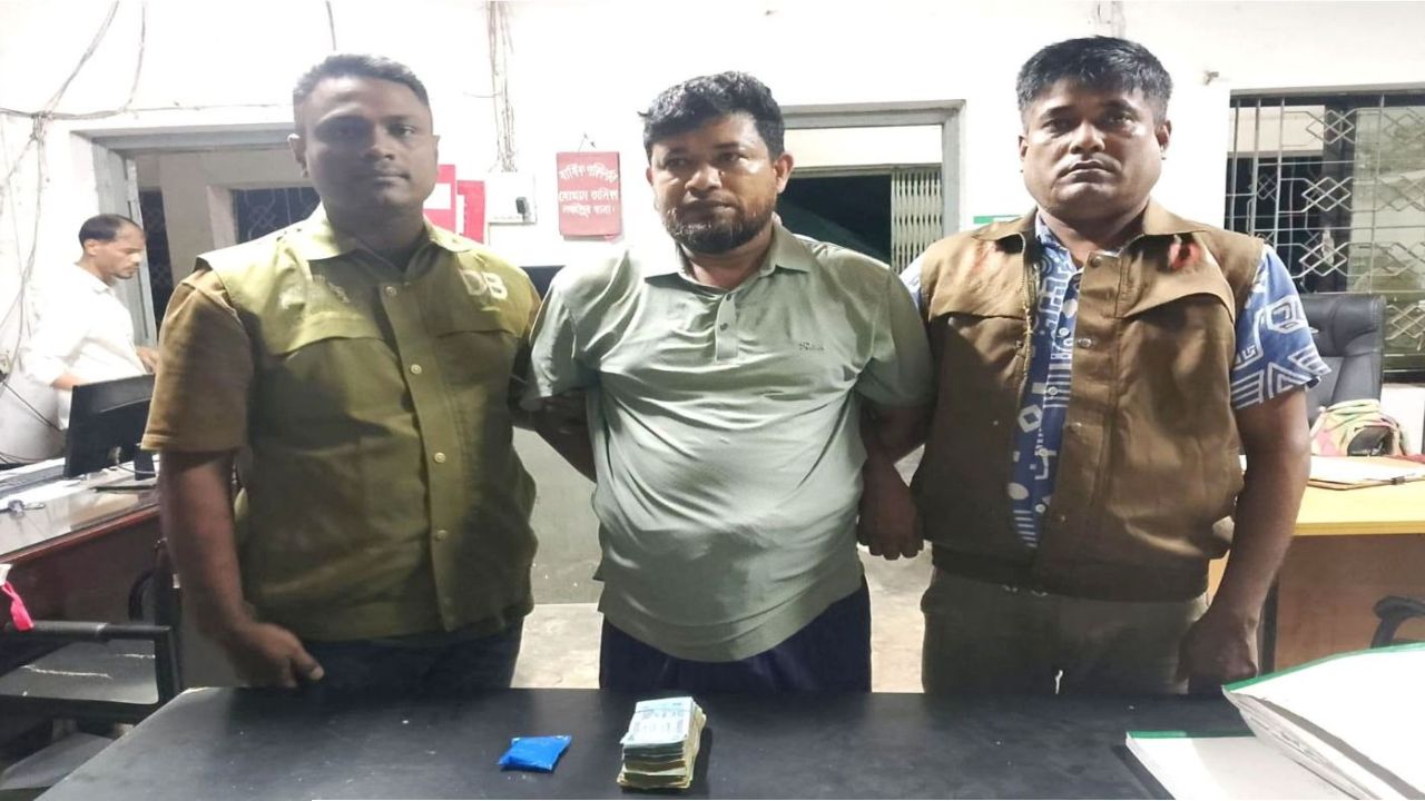 লক্ষ্মীপুরে ডিবির পৃথক অভিযানে ৪৫০ পিস ইয়াবা ও ৯৪ হাজার টাকা উদ্ধার, সাবেক ইউপি সদস্যসহ আটক-২