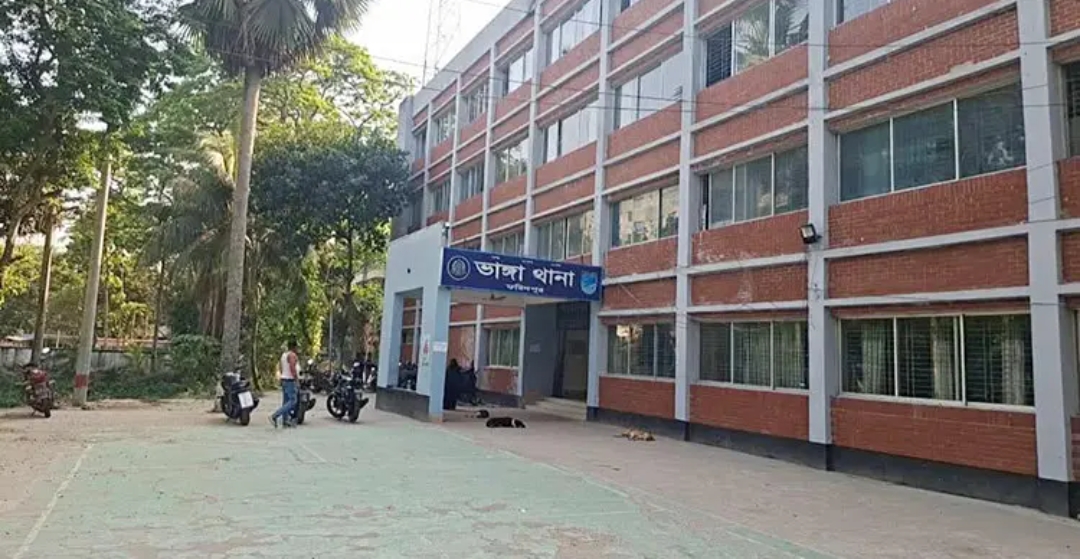 ফরিদপুরে ঘুমন্ত স্বামীর গোপনাঙ্গ কাটার অভিযোগে আটক স্ত্রী