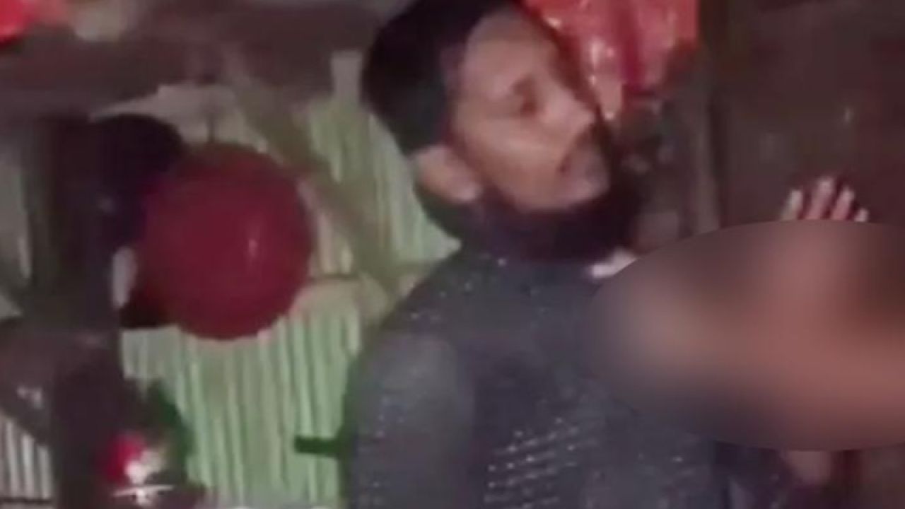 বৃষ্টির রাতে গৃহবধূর প্রেশার মাপতে গিয়ে বিপাকে গ্রাম্য চিকিৎসক!