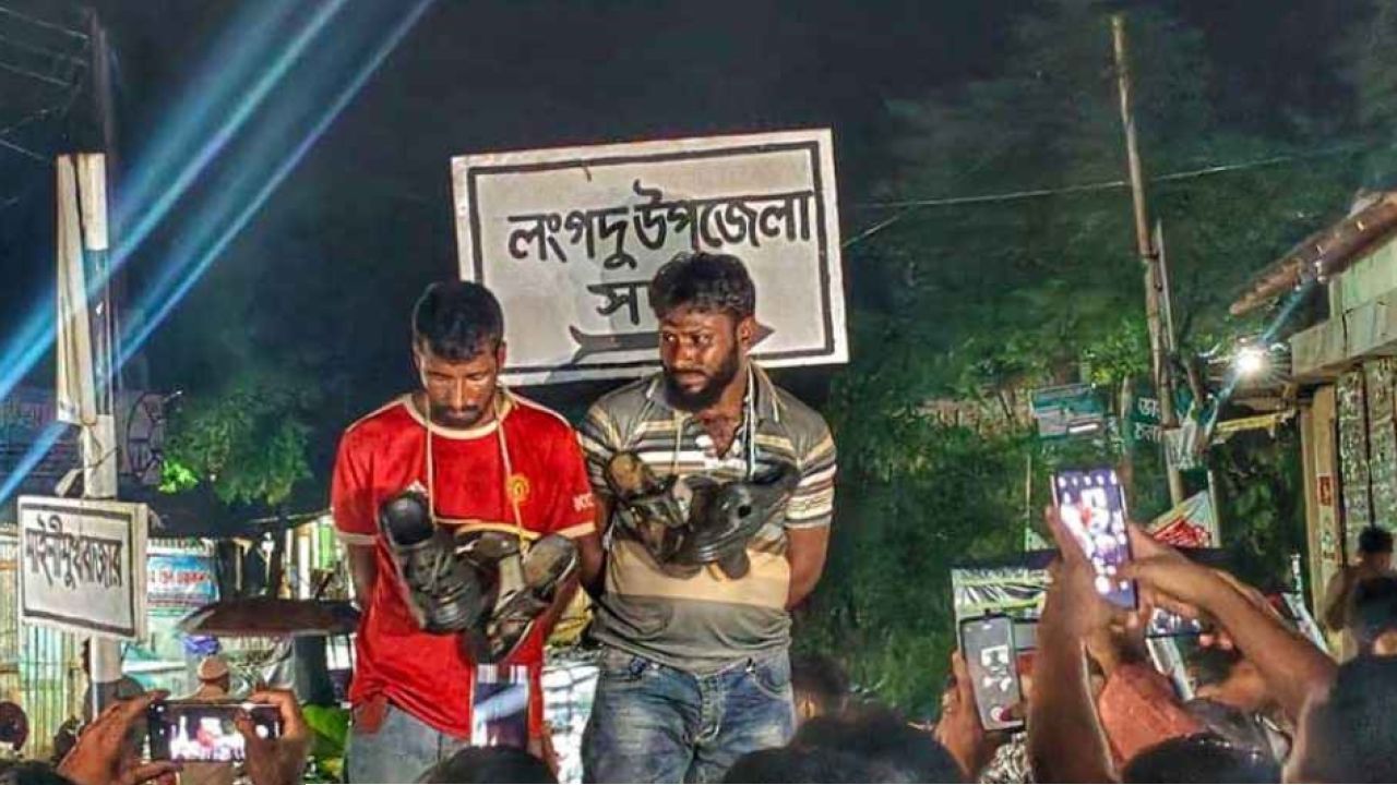 নারী ভিক্ষুককে ভয় দেখিয়ে ঘরে নিয়ে যান দুই যুবক, অতঃপর...