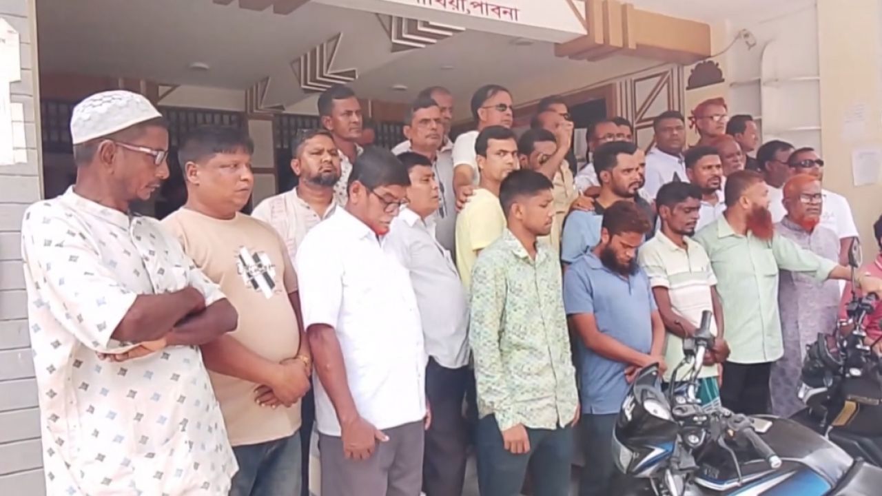 ফ্যামিলি কার্ডে অনিয়ম: সাঁথিয়ায় ইউএনওর বিরুদ্ধে বিএনপির বিক্ষোভ ও কর্মসূচির হুমকি।