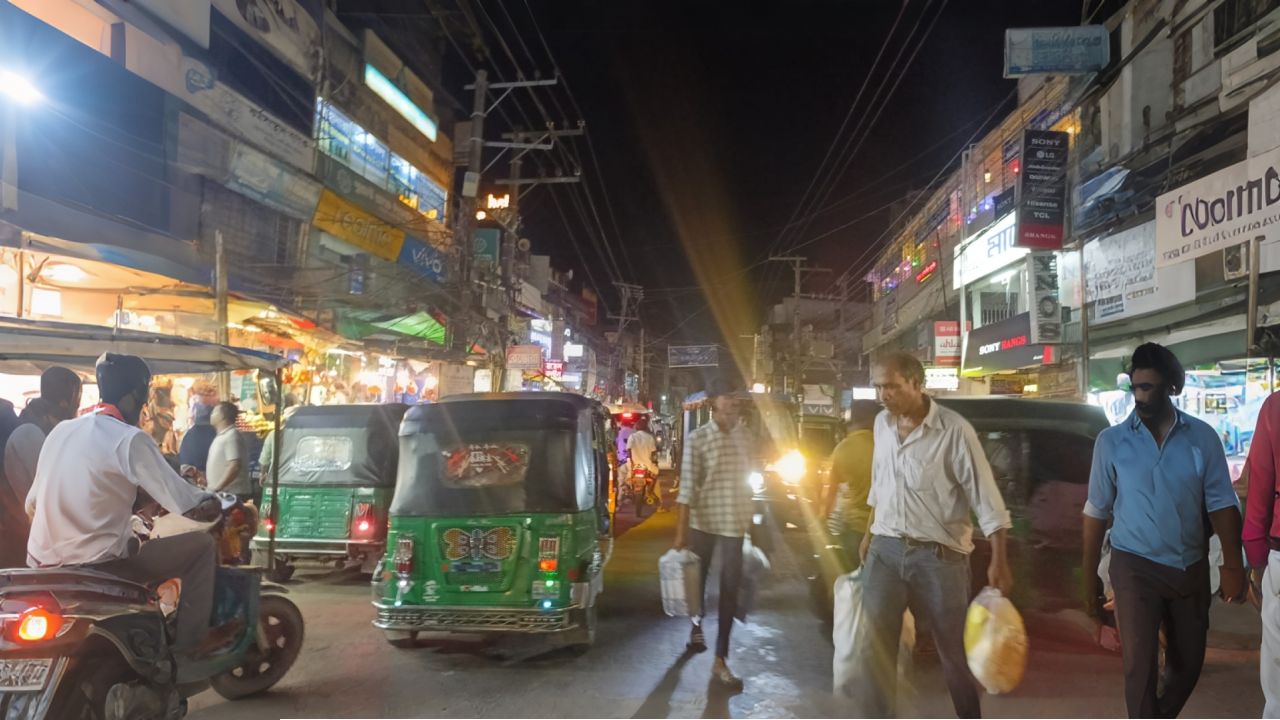 সীতাকুণ্ডে ট্রাফিক পুলিশের বিরুদ্ধে চাঁদাবাজির অভিযোগ যানজটে নাকাল জনসাধারণ
