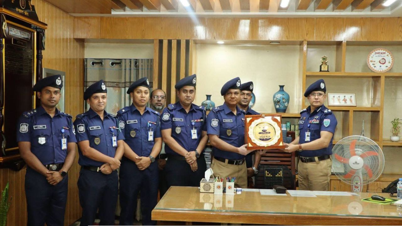 হবিগঞ্জে পুলিশ কার্যালয় পরিদর্শন করলেন সিলেট রেঞ্জের ডিআইজি ড. জিল্লুর রহমান