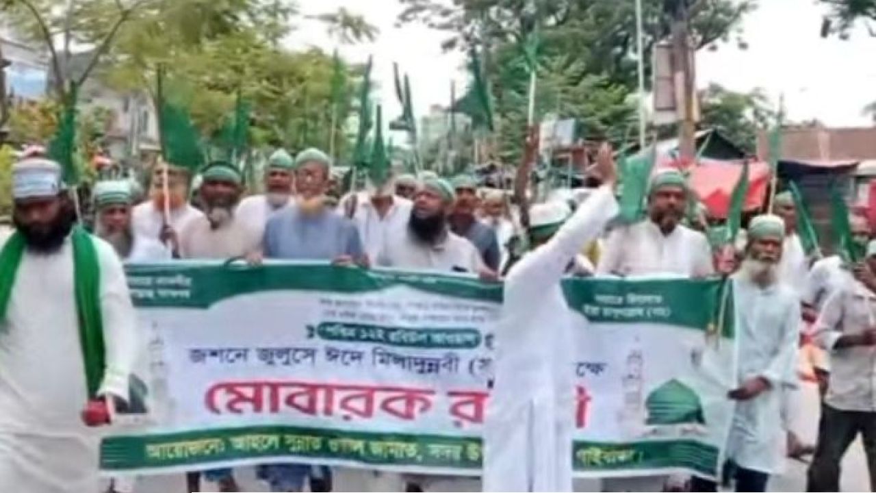 গাইবান্ধায় ঈদে মিলাদুন্নবী (সা.) উপলক্ষে মোবারক র‍্যালী অনুষ্ঠিত 