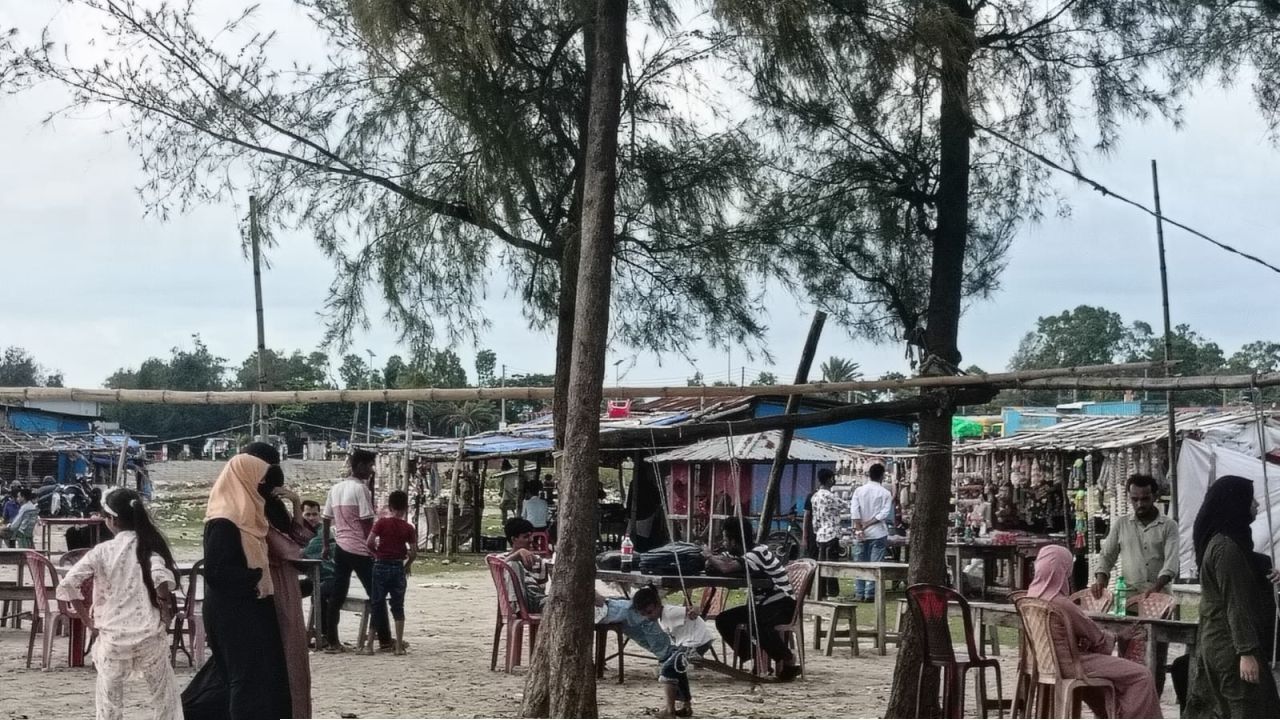 পর্যটকে মুখরিত বাঁশবাড়িয়া সমুদ্র সৈকত
