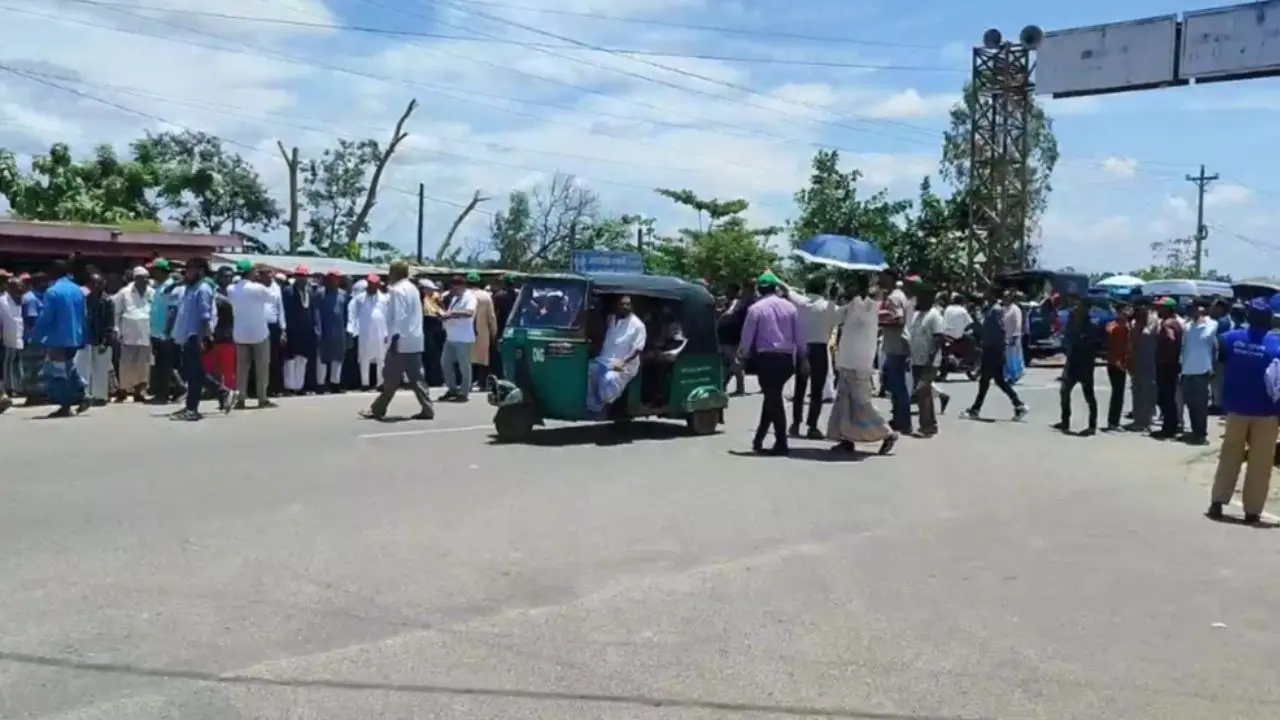 প্রধানমন্ত্রীকে দেখতে ফটিকছড়িতে ভিড়, সদর দপ্তর নিয়ে নতুন আশা