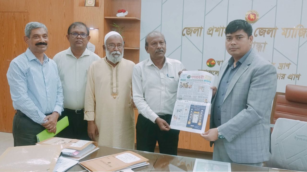 জাতীয় সাপ্তাহিক গণপ্রহরী পত্রিকার ৪৬ তম বর্ষে পদার্পণ করায় গাইবান্ধায় পত্রিকার সাবেক কর্মকর্তাদের এক মতবিনিময় সভা অনুষ্ঠিত 