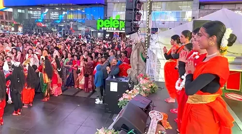 নিউইয়র্কের টাইমস স্কোয়ারে জমজমাট দুর্গোৎসব পালিত