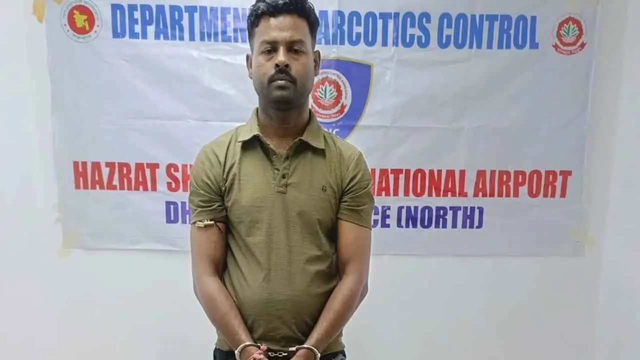 শাহজালালে শাড়ির নিচে মিলল ৪ কেজি কুশ, ভারতীয় নাগরিক গ্রেপ্তার